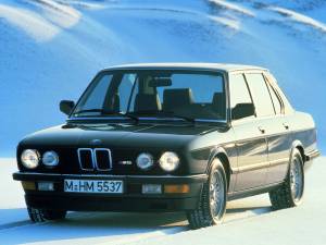 BMW M5 {E28} 1985
